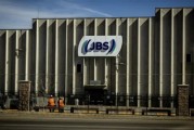 梦见洗澡陷入丑闻的巴西肉类巨头JBS在美上市 首日开盘报13.65美元