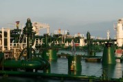 梦见洗澡国际油价周二收高 地缘政治担忧与美元走弱双重支撑