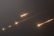 梦见洗澡伊朗以导弹齐射回应以色列的大规模袭击